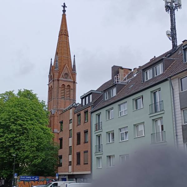Ein Kirchengebäude ist zu sehen.