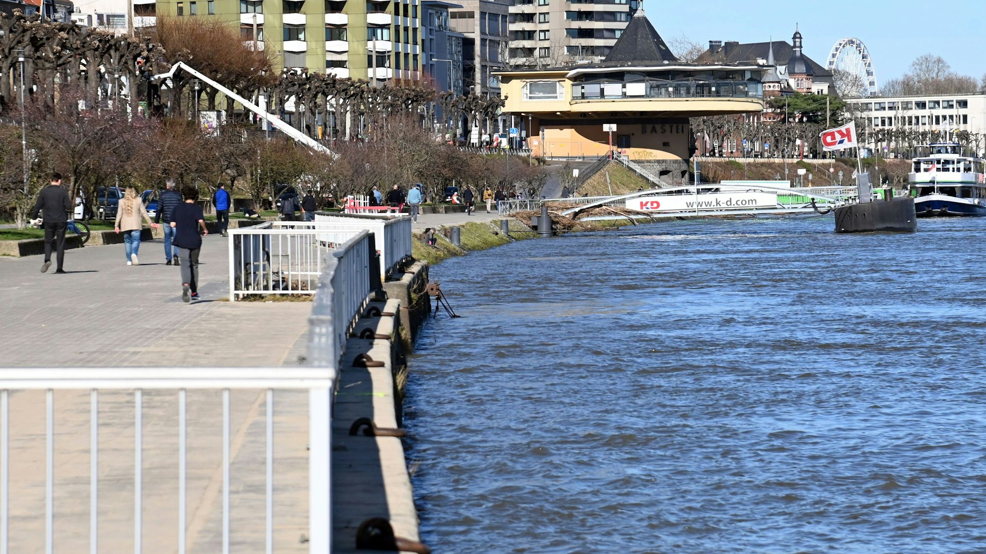 Das Konrad-Adenauer-Ufer in Köln.