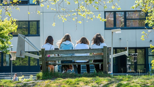 Nach der Schule können sich Kölner Kinder nicht mehr auf dem Schulhof treffen – dann sind sie abgeschlossen. (Symbolfoto)