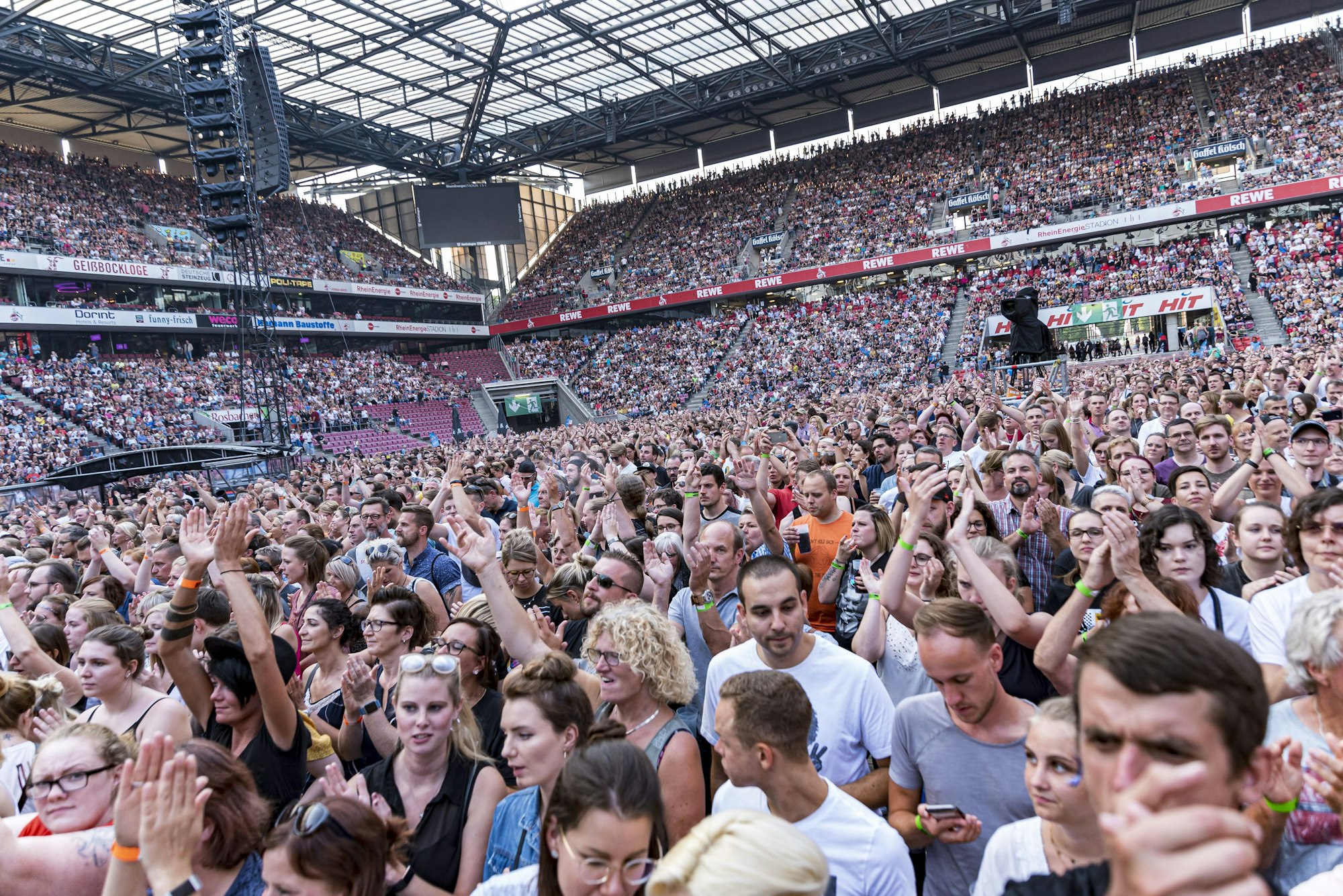 Publikum beim Konzert von Pink im Rhein-Energie-Stadion im Jahr 2019 (Archiv)
