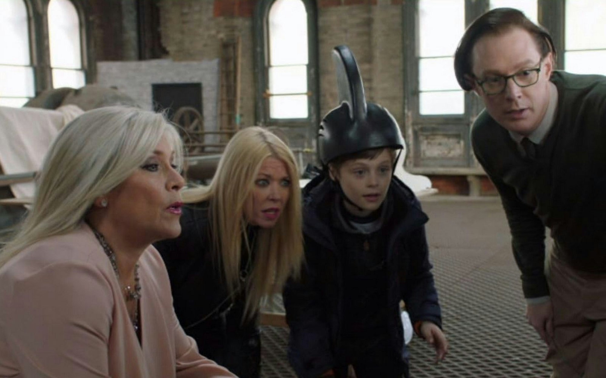 In „Sharknado 5“ (2017) hatte Samantha Fox (links) eine kleine Gastrolle. (Bild: Syfy)