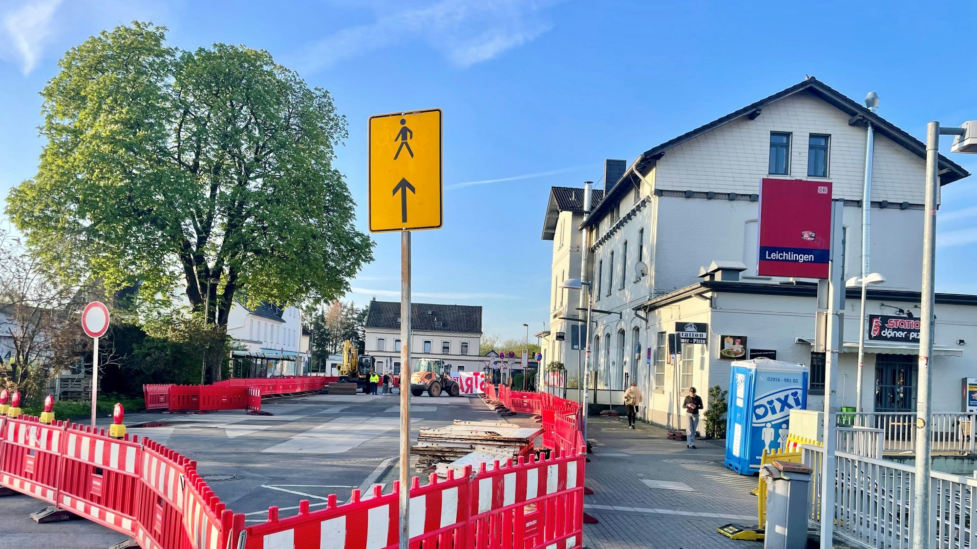 Die Umgestaltung des Bahnhofsvorplatzes in Leichlingen beginnt.