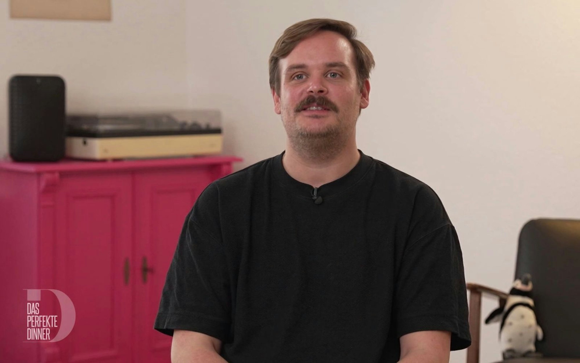 „Ruhepol und Frohnatur“: Johannes hat beim Aschaffenburger „Dinner“ eine Sonderstellung. (Bild: RTL)