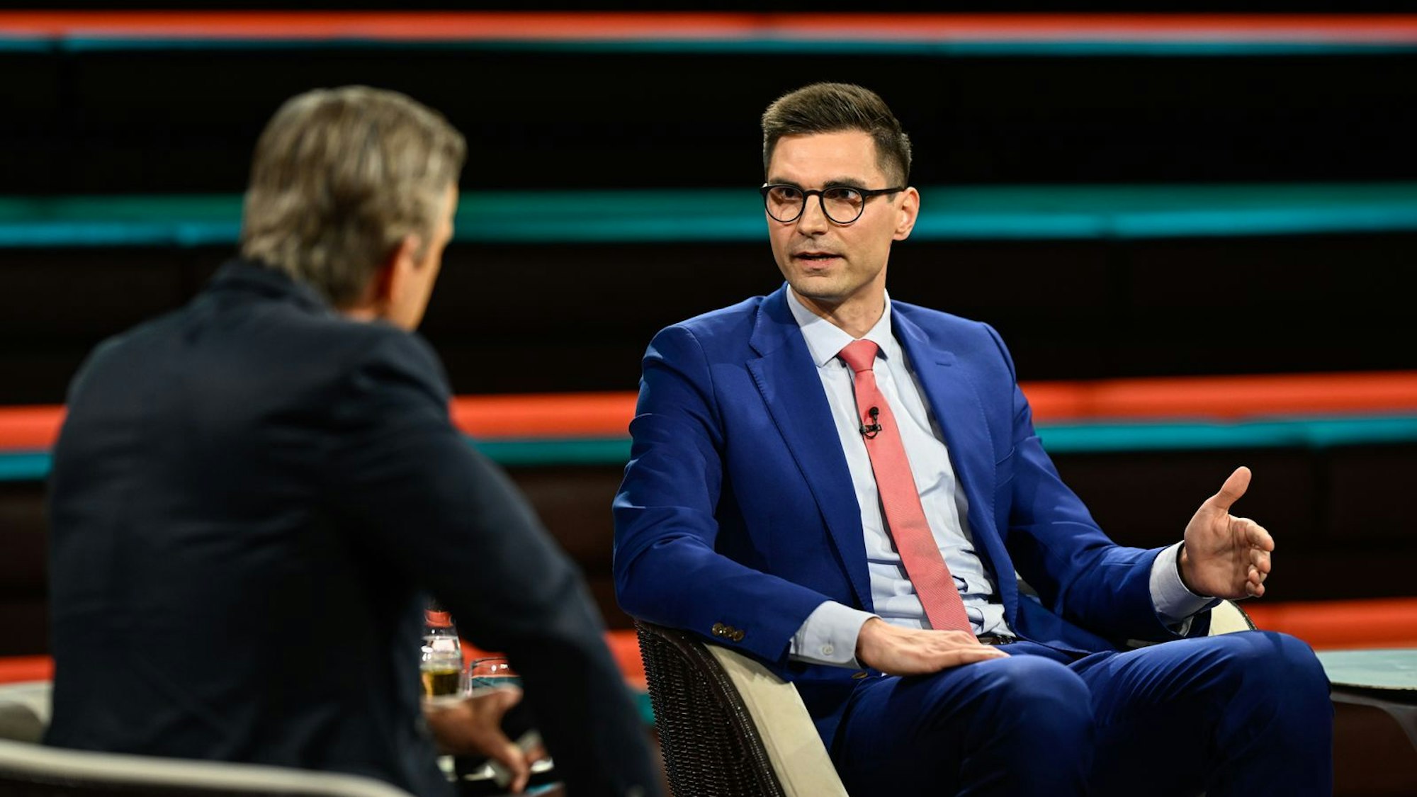 Bei „Markus Lanz“ geriet CDU-Politiker Sepp Müller (r.) wegen des öffentlich ausgetragenen Koalitionsstreits unter Druck. (Bild: ZDF/ Markus Hertrich)