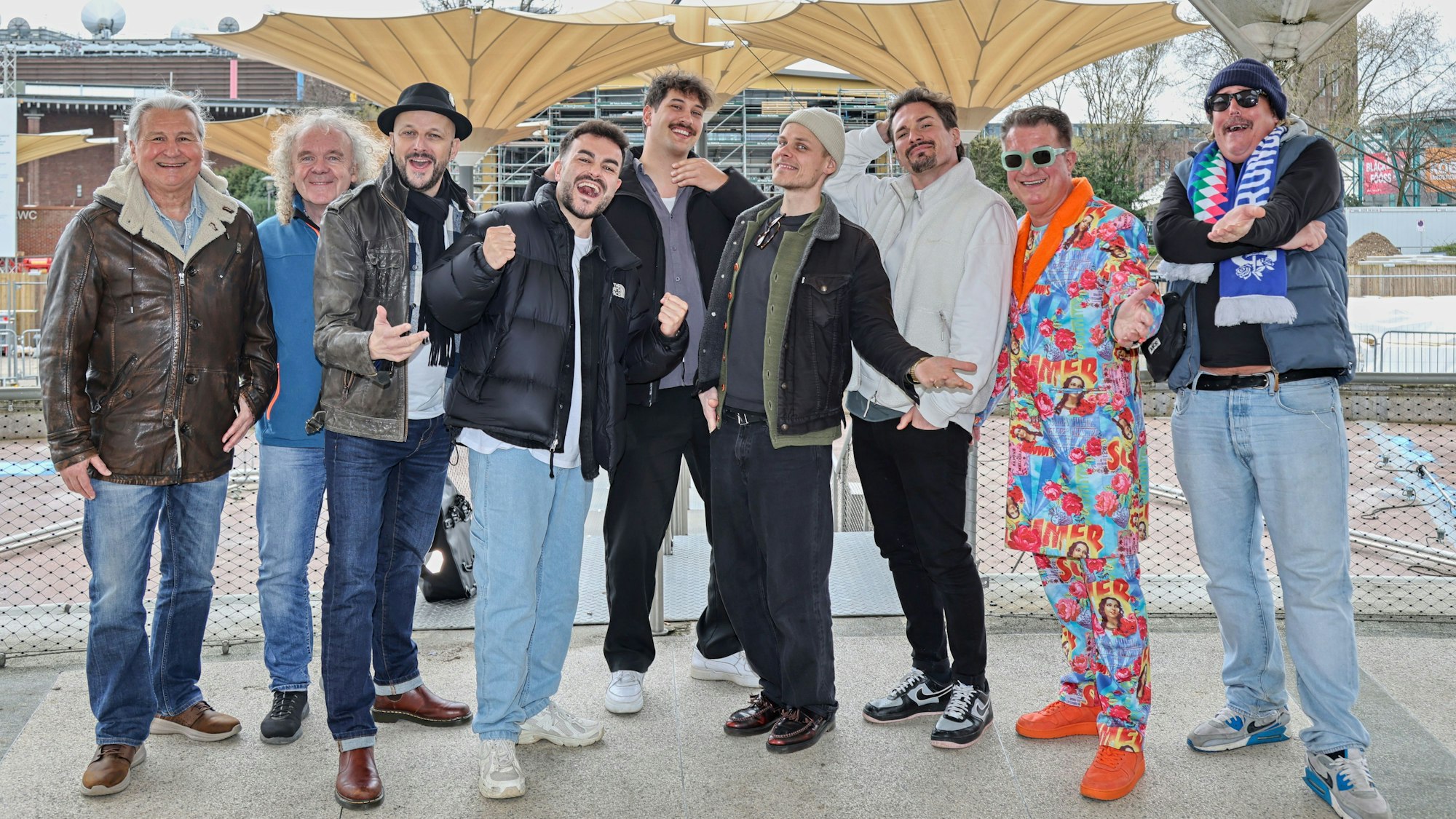 Bei der Jahres PK zum Open Air Programm 2026 am Kölner Tanzbrunnen warben zahlreiche Künstler Künstler für die neue Tanzbrunnen-Saison. Darunter etwa Andreas Wegener von den Bläck Fööss.