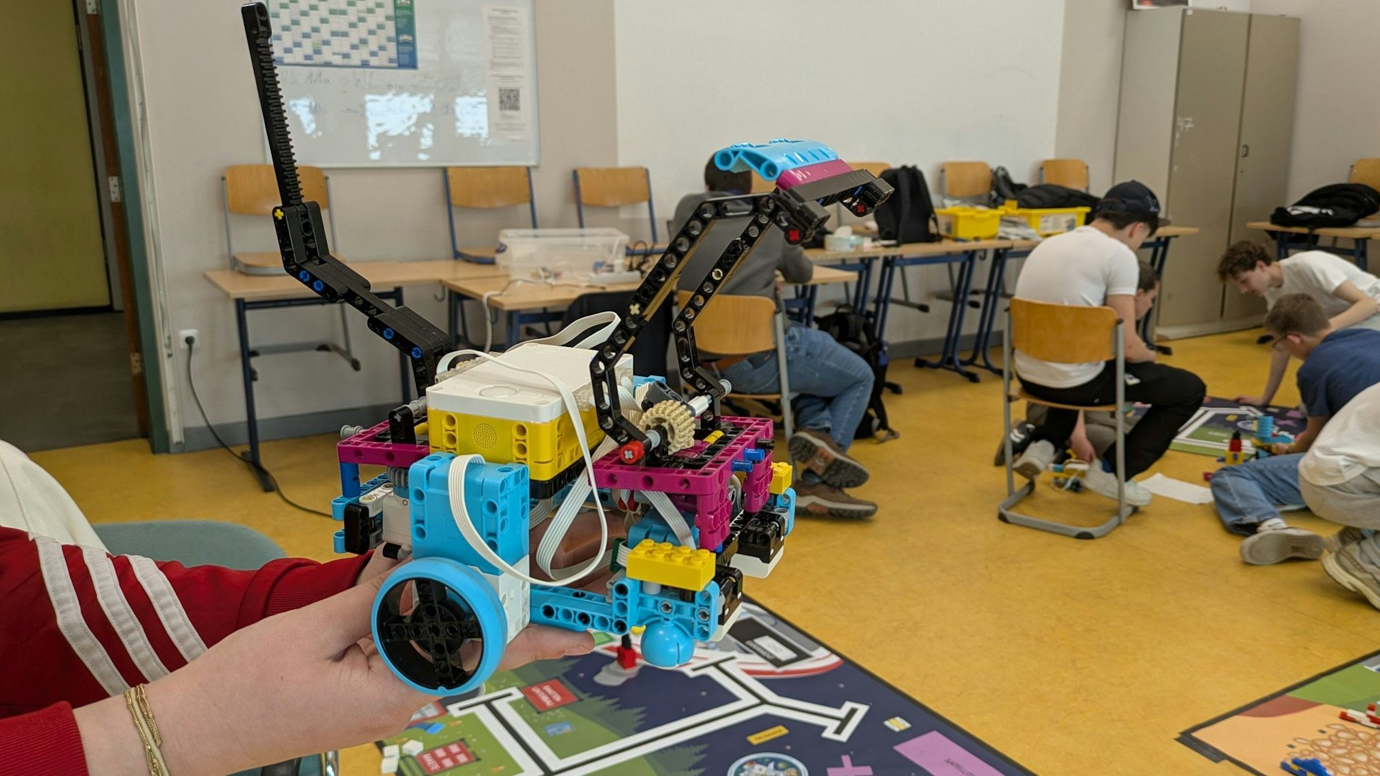 Der Roboter der „Sieben Zwerge“, eines der beiden Teams der Marienschule im Wettbewerb