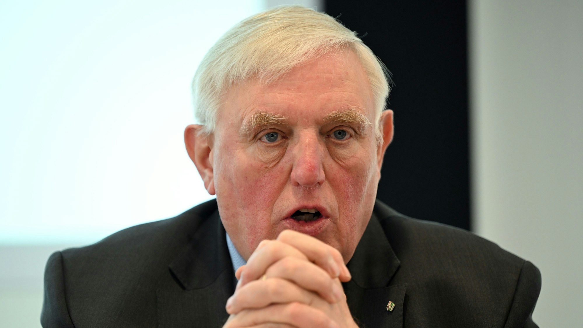 Karl-Josef Laumann (CDU), nordrhein-westfälischer Gesundheitsminister, will Lücken beim Nichtraucherschutz schließen.