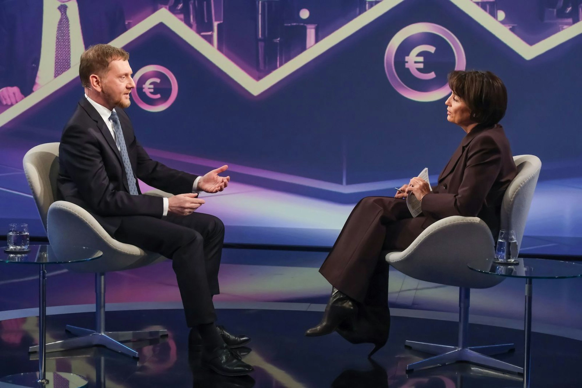 Im Gespräch mit Sandra Maischberger kritisierte Michael Kretschmer die „Zerrissenheit der Bundesregierung“. (Bild: WDR/Oliver Ziebe)