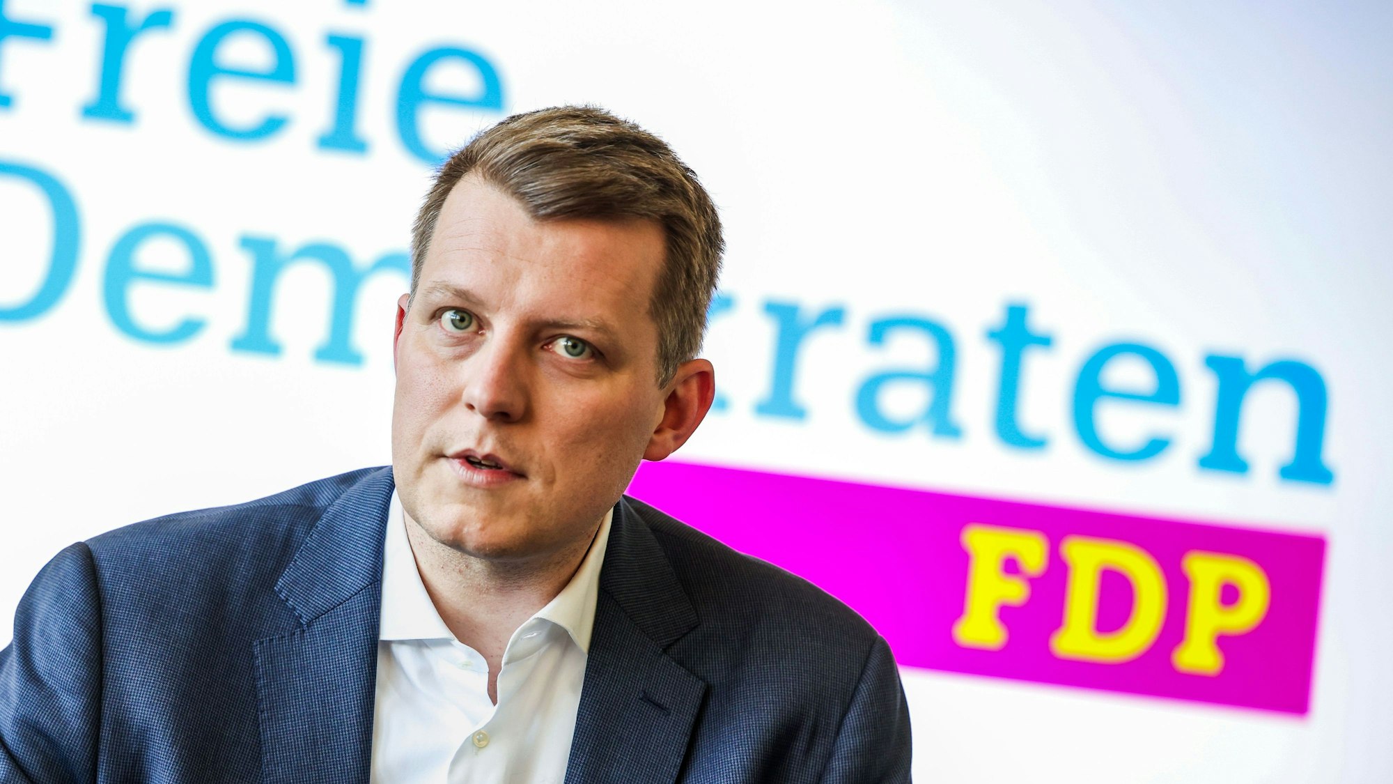 Henning Höne, FDP-Landesvorsitzender von Nordrhein-Westfalen, bei einem Pressegespräch.