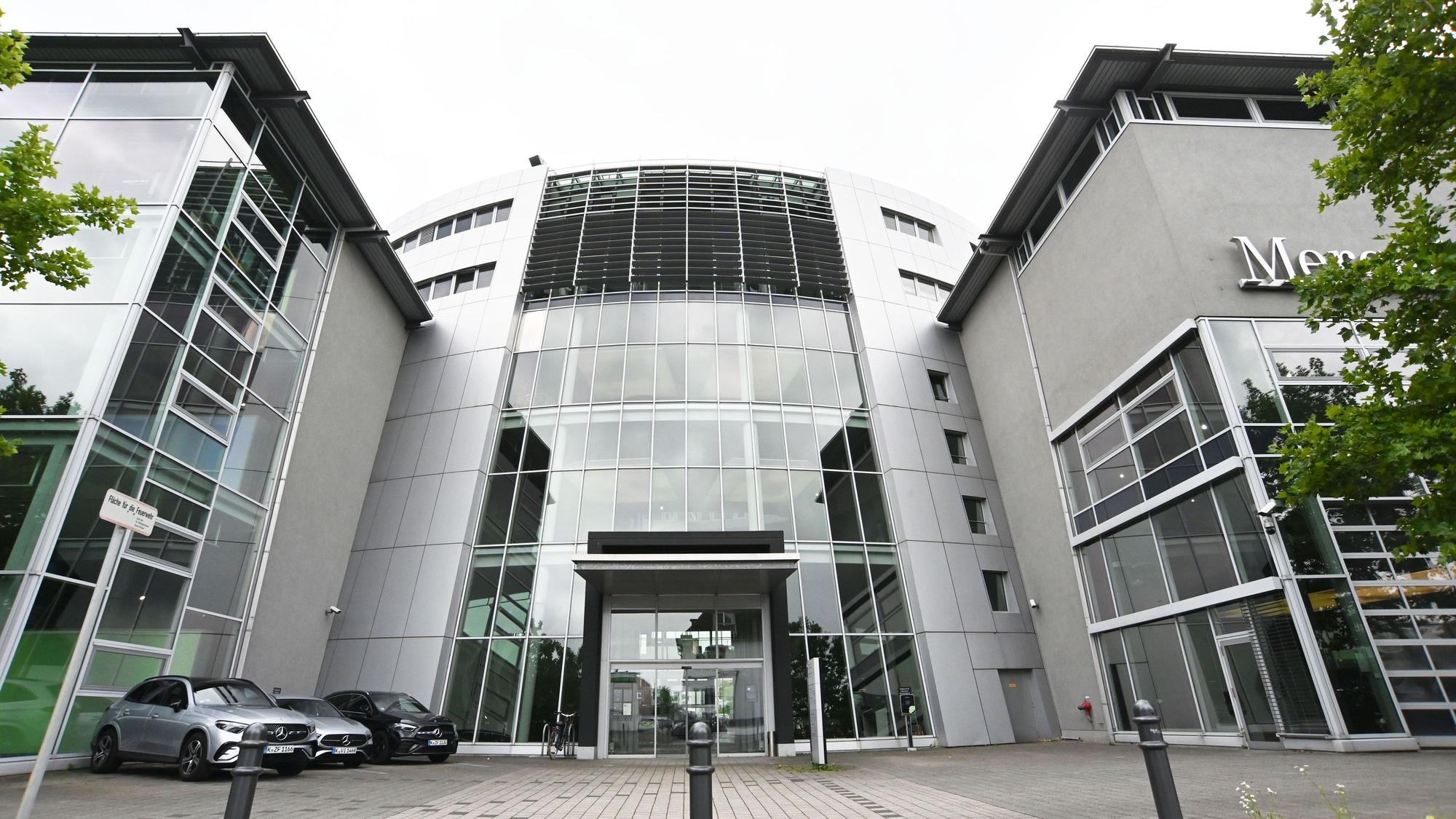 In diesem ehemaligen Autohaus an der Mercedes-Allee in Ehrenfeld sollte das Exploradom entstehen.