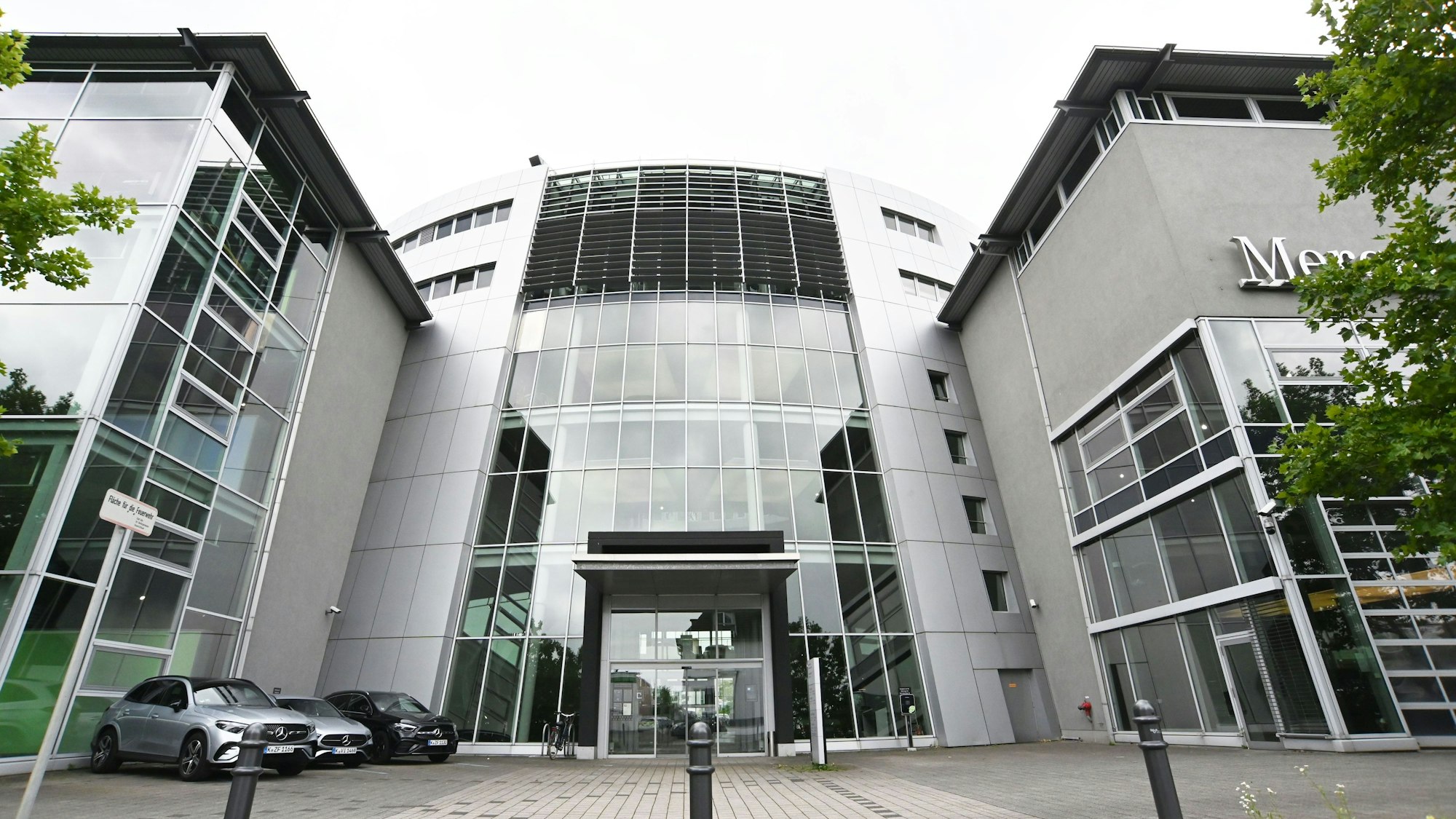 In diesem ehemaligen Autohaus an der Mercedes-Allee in Ehrenfeld sollte das Exploradom entstehen.