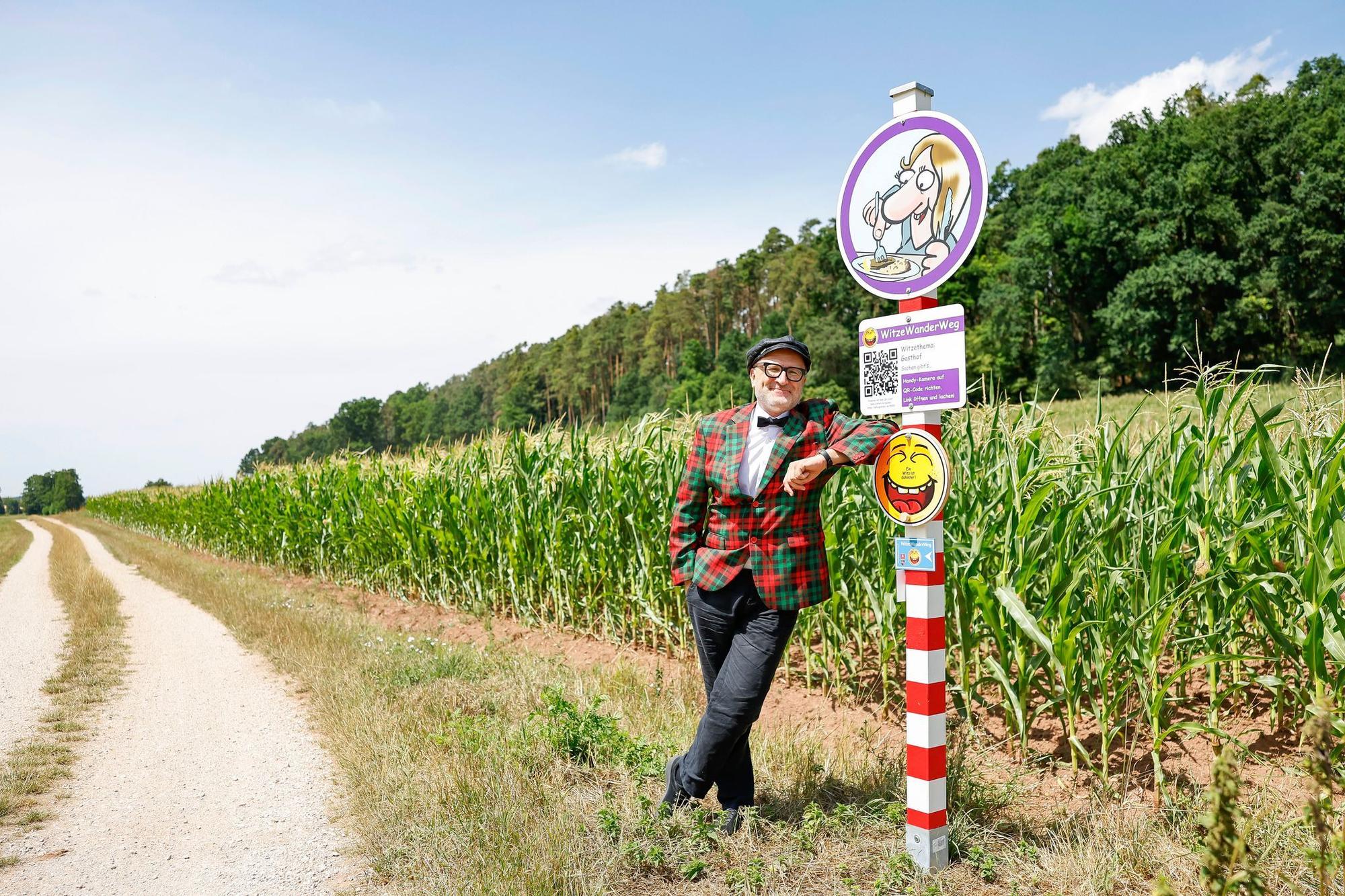 Kabarettist Oliver Tissot auf dem Witze-Wanderweg