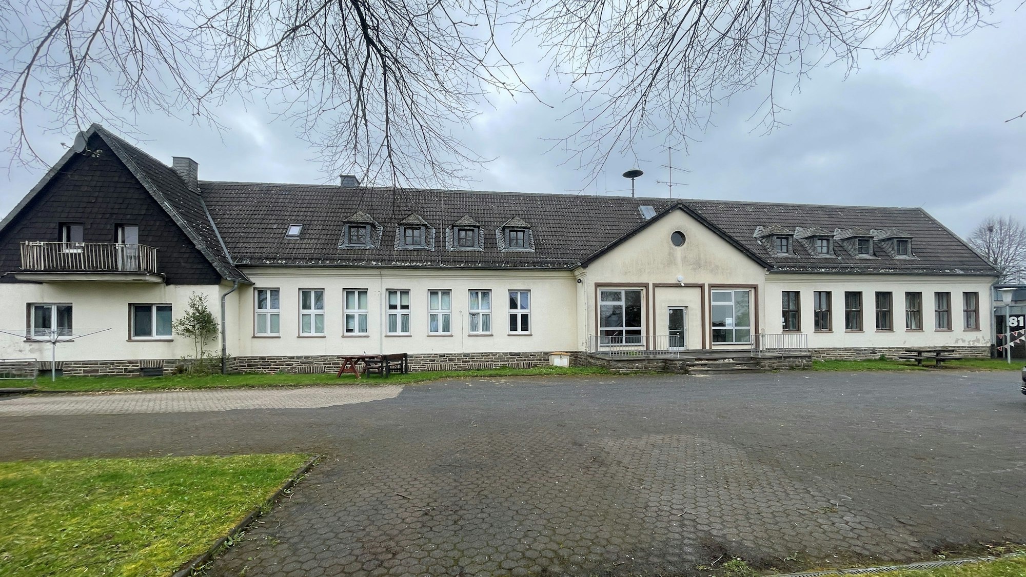 Blick auf das Schulgebäude.