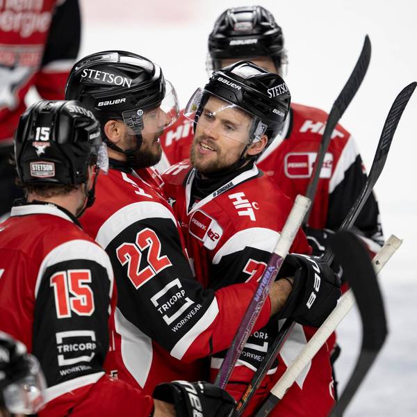 PENNY DEL 1 - Playoff Halbfinale - Kölner Haie - Eisbären Berlin Köln, 15.04.2026 Louis- Marc Aubry Kölner Haie, Sturm, 15 Maximilian Glötzl Kölner Haie, Verteidigung, 22 Dominik Bokk Kölner Haie, Sturm, 78 PENNY DEL 1 - Playoff Halbfinale - Kölner Haie - Eisbären Berlin am 15.04.2026 in der Lanxess Arena in Köln Deutschland. *** PENNY DEL 1 Playoff Semifinal Cologne Sharks Eisbären Berlin Cologne, 15 04 2026 Louis Marc Aubry Cologne Sharks, offense, 15 Maximilian Glötzl Cologne Sharks, defense, 22 Dominik Bokk Cologne Sharks, offense, 78 PENNY DEL 1 Playoff Semifinal Cologne Sharks Eisbären Berlin on 15 04 2026 at the Lanxess Arena in Cologne Germany Copyright: xBEAUTIFULxSPORTS/AndreasxDickx