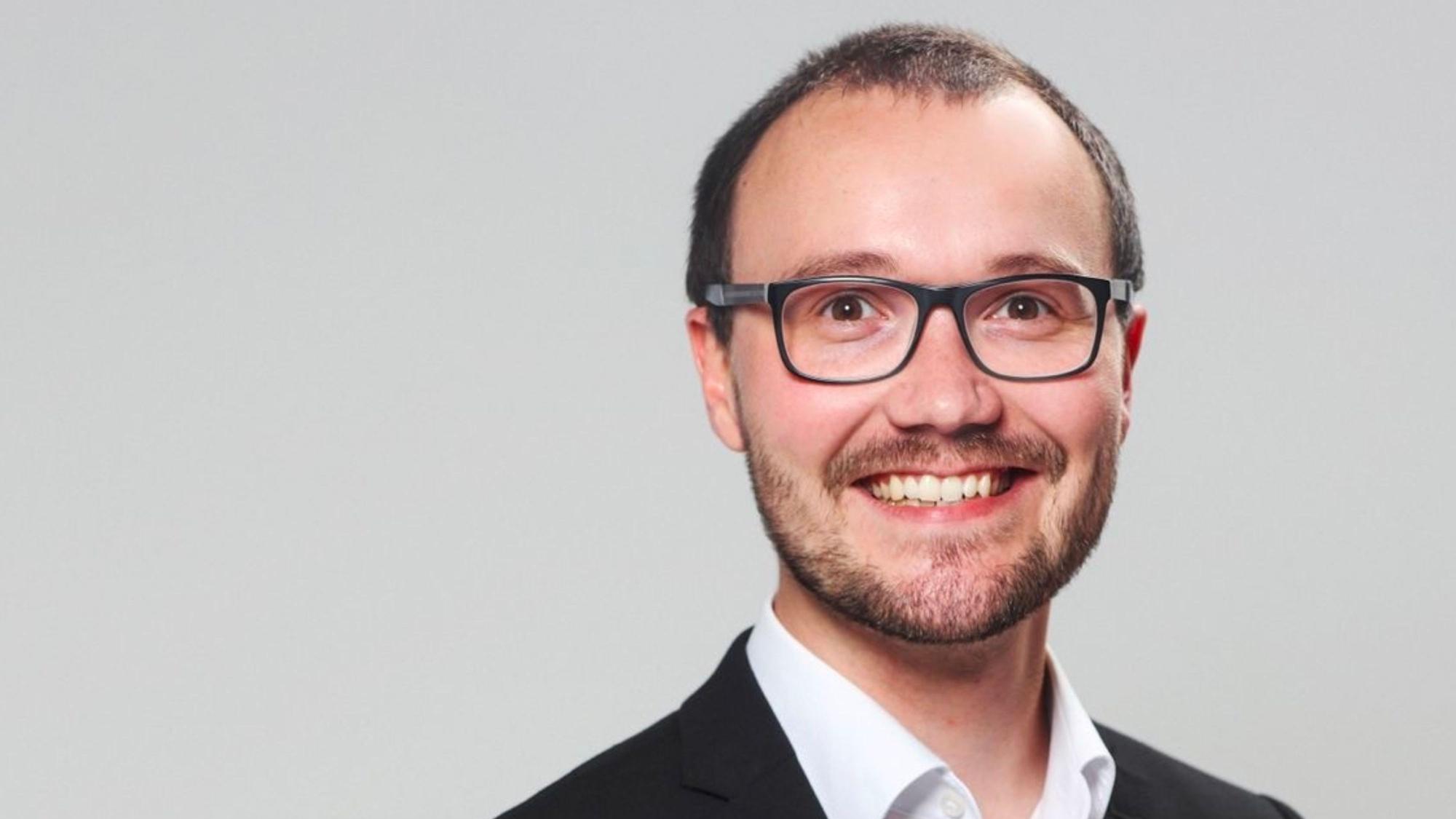 Zu sehen ist Bastian Frölich
