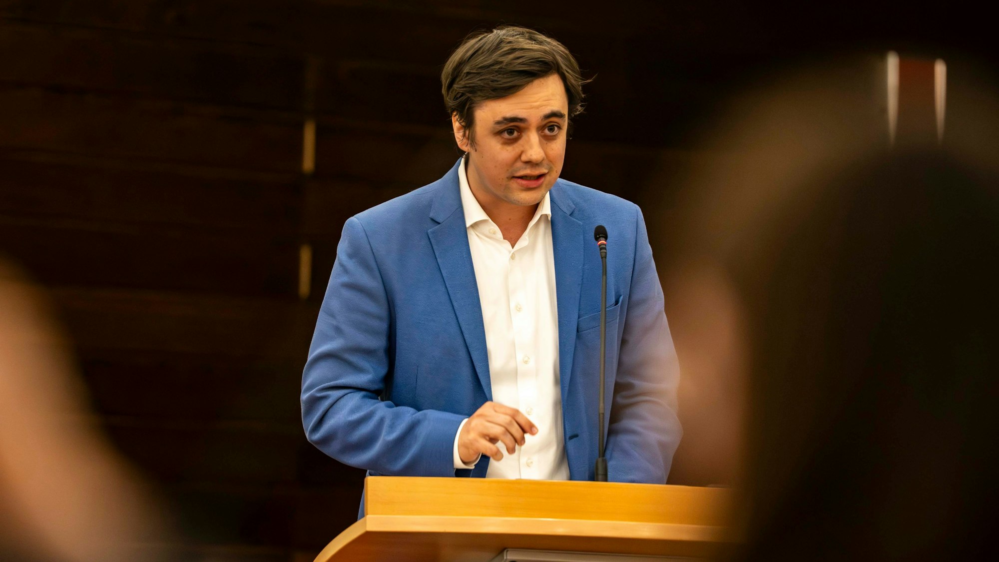 FDP-Fraktionschef Frederik Schorn am Rednerpult.