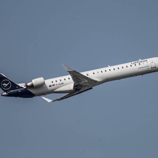 Lufthansa CityLine startet am Frankfurter Flughafen.