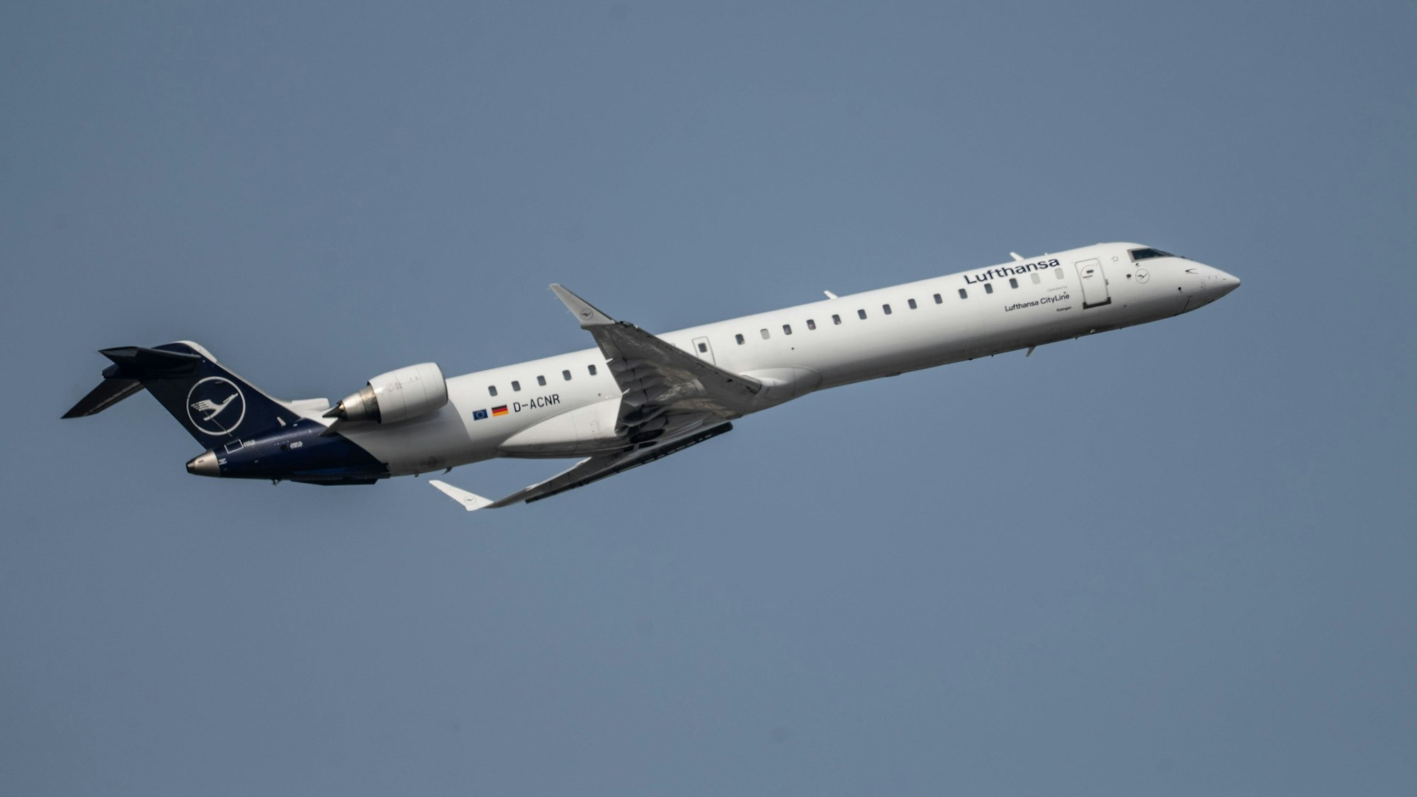 Lufthansa CityLine startet am Frankfurter Flughafen.