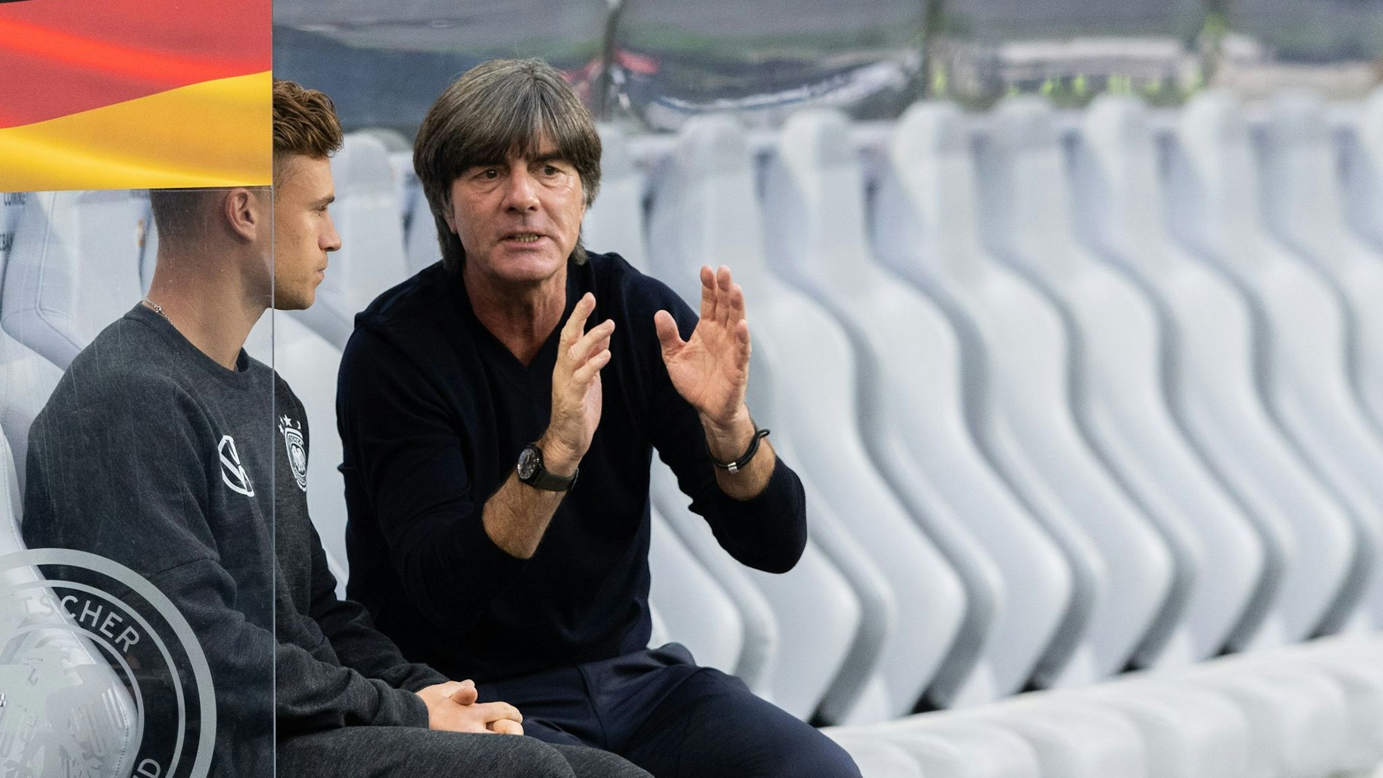 Joachim Löw (r) und Joshua Kimmich