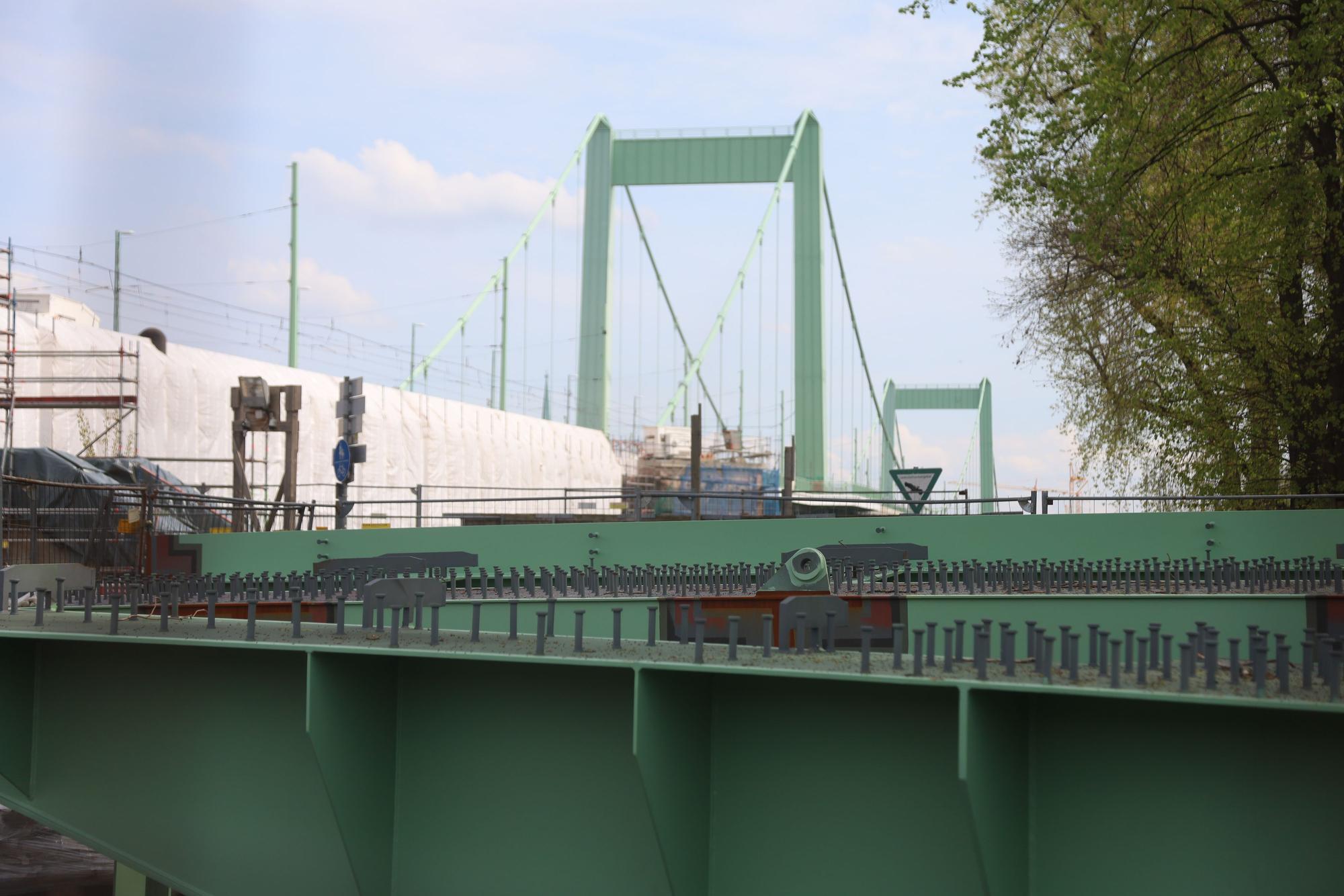 Die Instandsetzung der Mülheimer Brücke kostet 500 Millionen Euro.