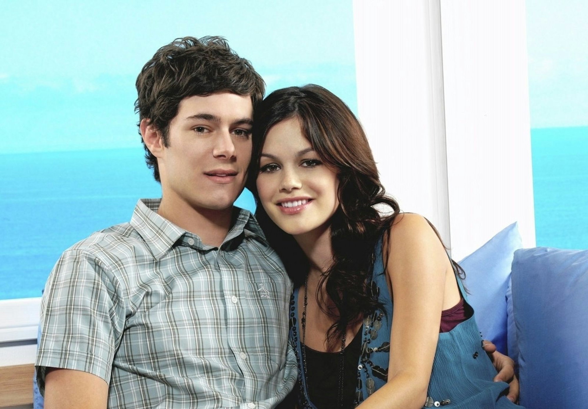 Sehr unterschiedlich, aber doch irgendwie füreinander gemacht: Die Beziehung zwischen dem nerdigen Seth (Adam Brody) und der scheinbar oberflächlichen Summer (Rachel Bilson) ließ so manches Fan-Herz höher schlagen. (Bild: Wonderland Sound and Vision / JM)
