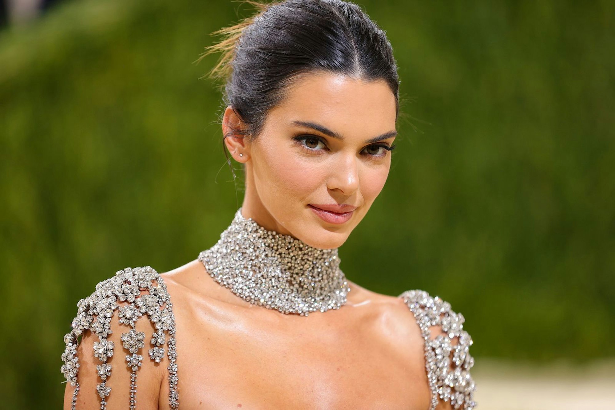 Liegt es in den Genen? Auch Kourtney Kardashians Halbschwester Kendall Jenner zählt offensichtlich zu den Promis, die kein Trinkgeld hinterlassen. (Bild: Theo Wargo/Getty Images)