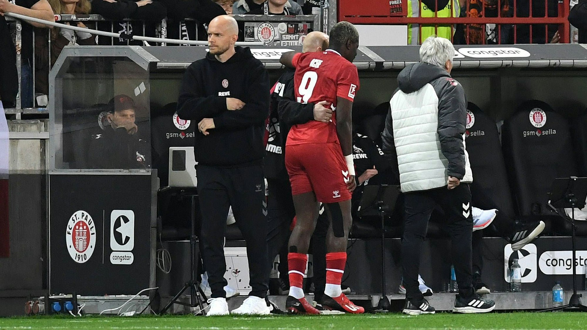 Ragnar Ache musste mit einer Oberschenkelverletzung vom Feld, ihm droht eine wochenlange Pause.