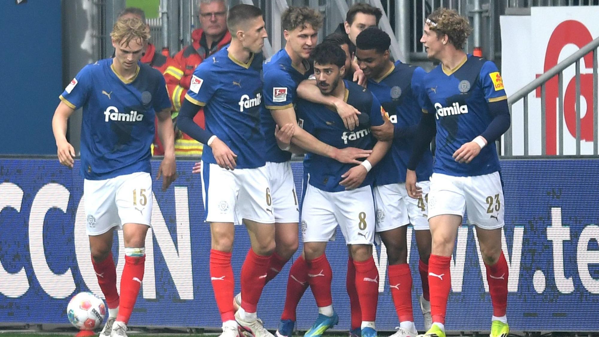 Holstein Kiel - 1.FC Kaiserslautern
