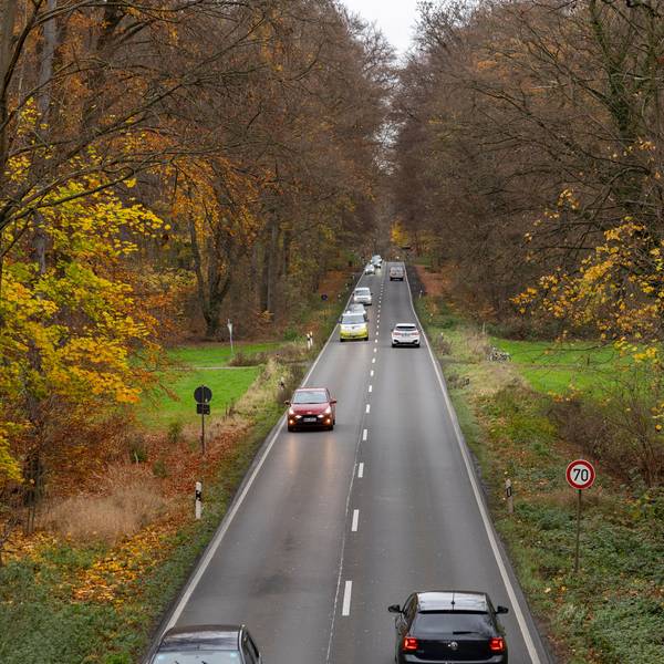 Die Amokfahrt führte den Angeklagten auch zur Kölner Militärringstraße. (Symbolbild)