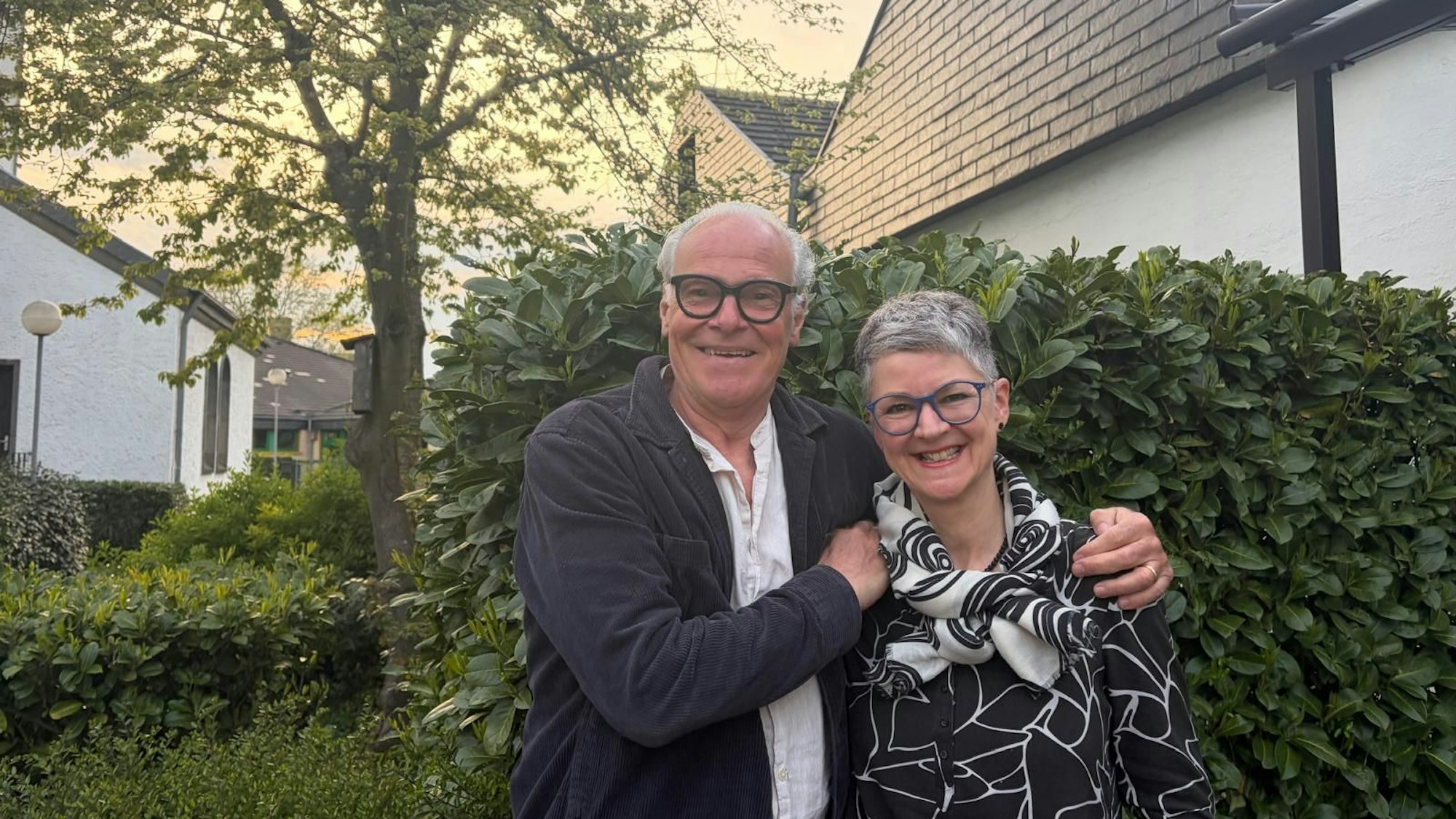 Chorleiter Rolf Schmitz-Malburg und Vereinsvorsitzende Christiane Borchard freuen sich auf die Chorprobe.