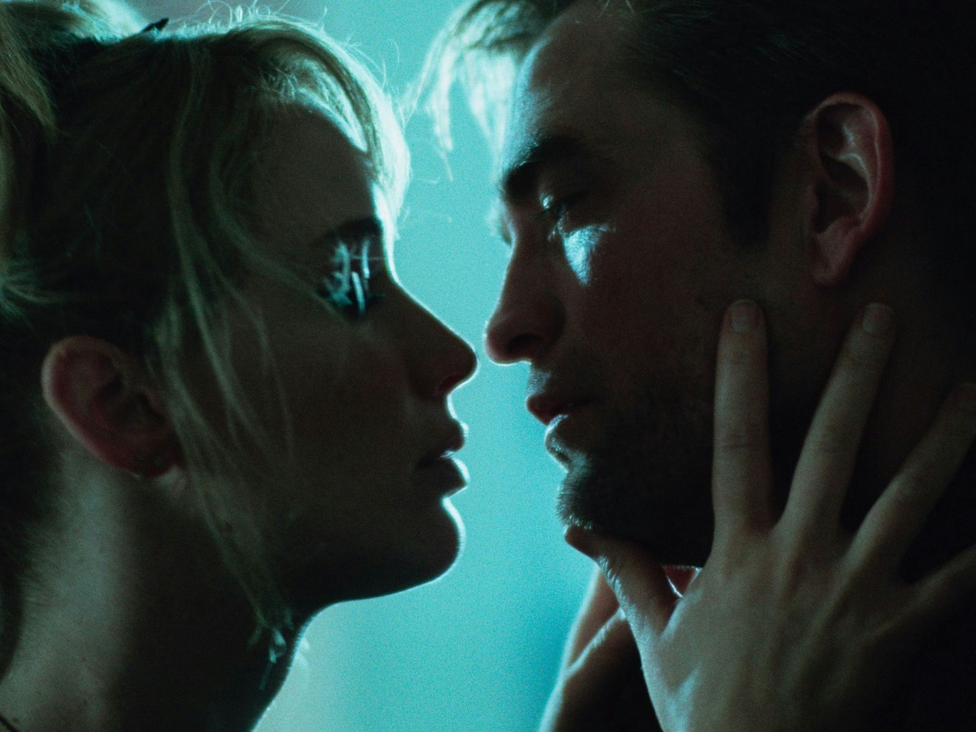 Nach der Geburt ihres Sohnes nimmt die Beziehung von Grace (Jennifer Lawrence) und Jackson (Robert Pattinson) destruktive Züge an. (Bild: MUBI/AL!VE/Seamus McGarvey)