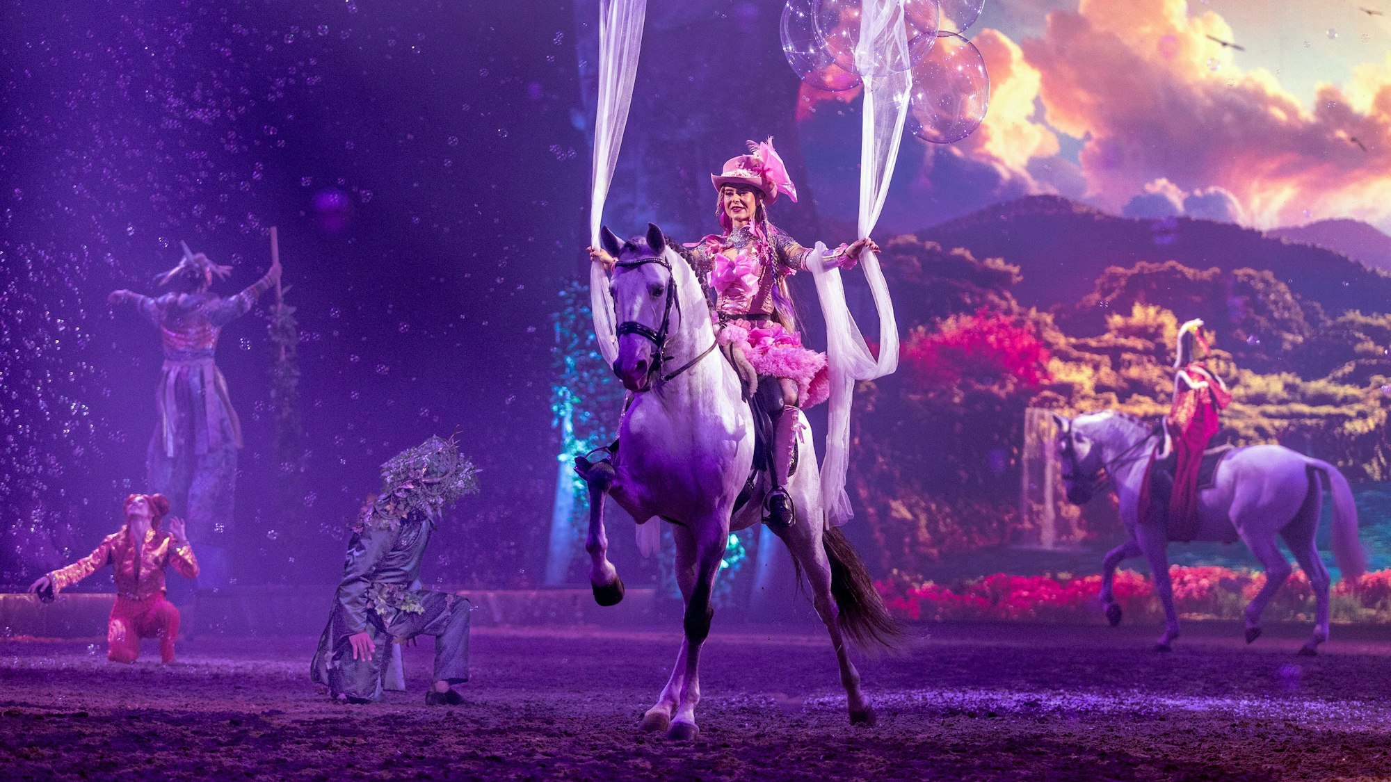 CAVALLUNA – Tor zur Anderswelt: Magie und Pferde in der LANXESS arena Köln.