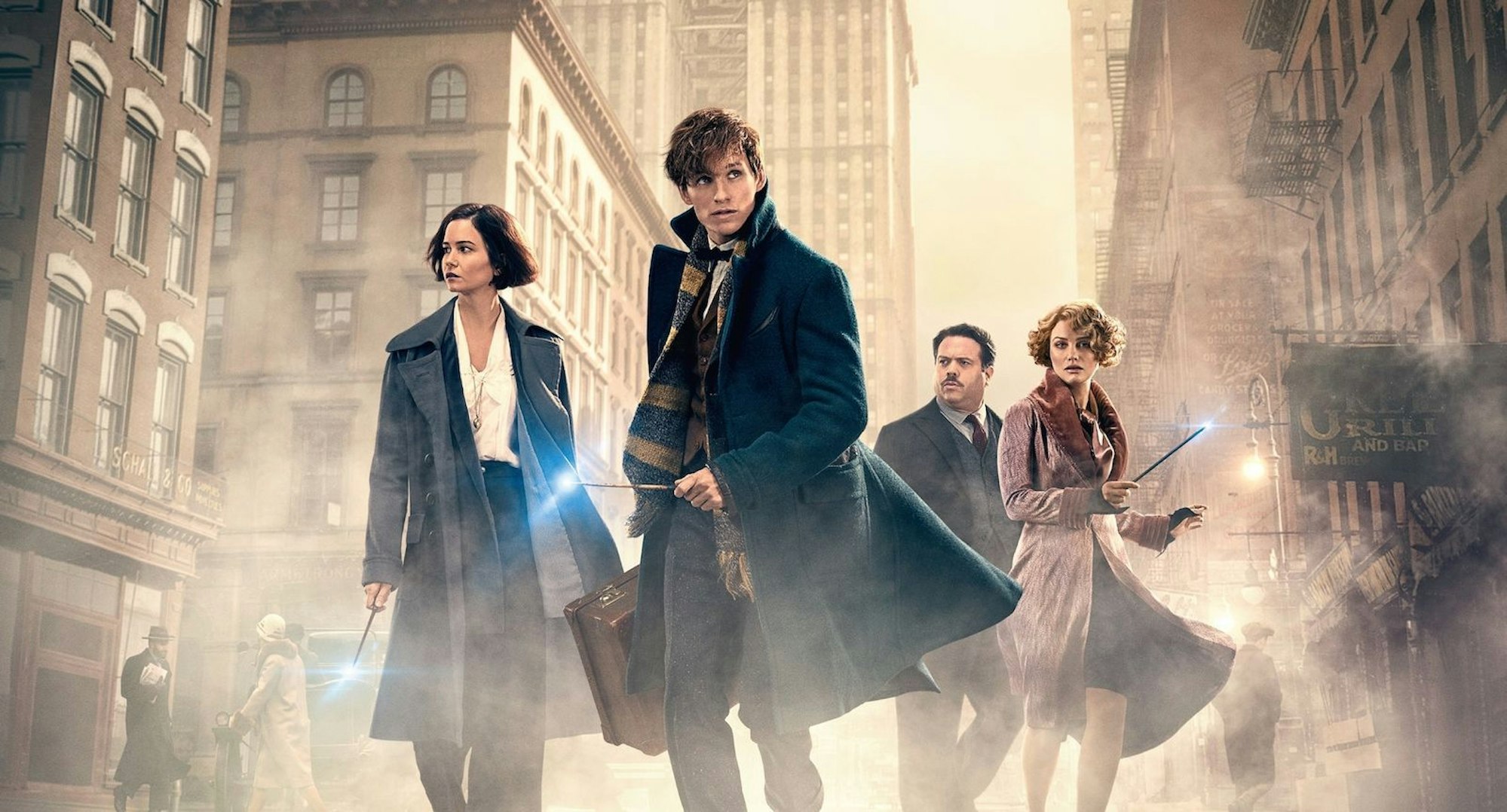 Was Harry Potter vormachte, sollte Newt Scamander auch schaffen: das Publikum in ein magisches Universum entführen. Doch Magie wollte sich in der „Phantastische Tierwesen“-Reihe nicht so recht einstellen. (Bild: 2016 Warner Bros. Entertainment Inc.)