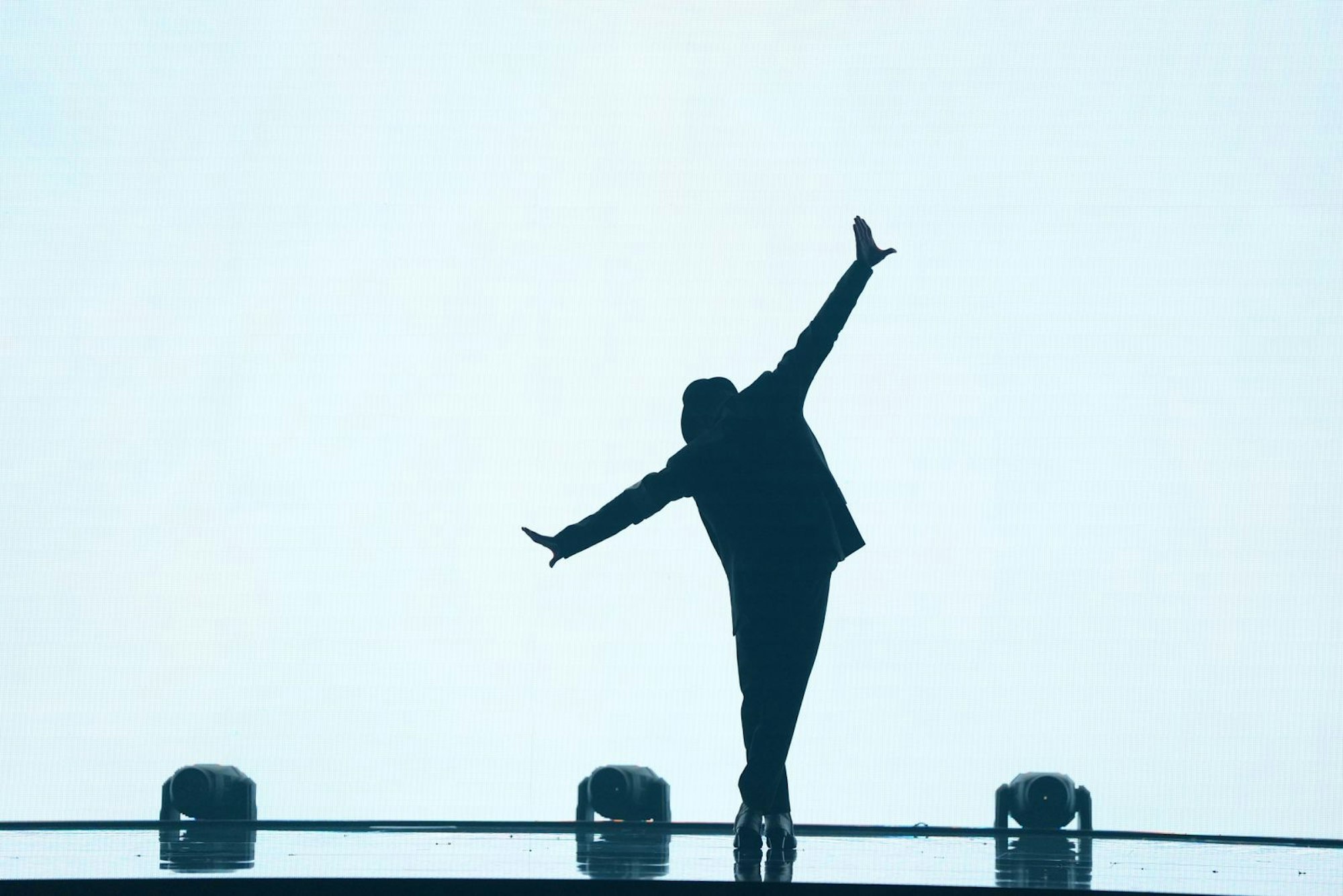 Michael Jackson-Fan Milano begeistert mit einem perfekten MJ-Intro zu seinem „Black or White“-Cha Cha Cha - inklusive Moonwalk. (Bild: RTL / Stefan Gregorowius)