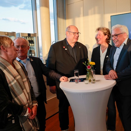 Die Beteiligten Leverkusenerinnen und Leverkusener freuen sich über die aus ihrer Sicht guten Nachrichten für die Stadt.