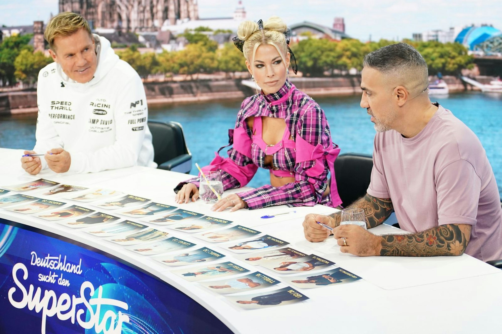 Die Jury hatte noch sechs Recall-Tickets zu begeben. Neben Menowin bekam auch Jennifer Skutnik ein Direkt-Ticket. (Bild: RTL/Stefan Gregorowius)