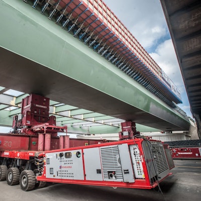 Die Vorbereitungen für das Einfahren des Stahlüberbaus, hier an der ersten Rheinbrücke am 6. März 2022, sind aufwendiger als vor vier Jahren.