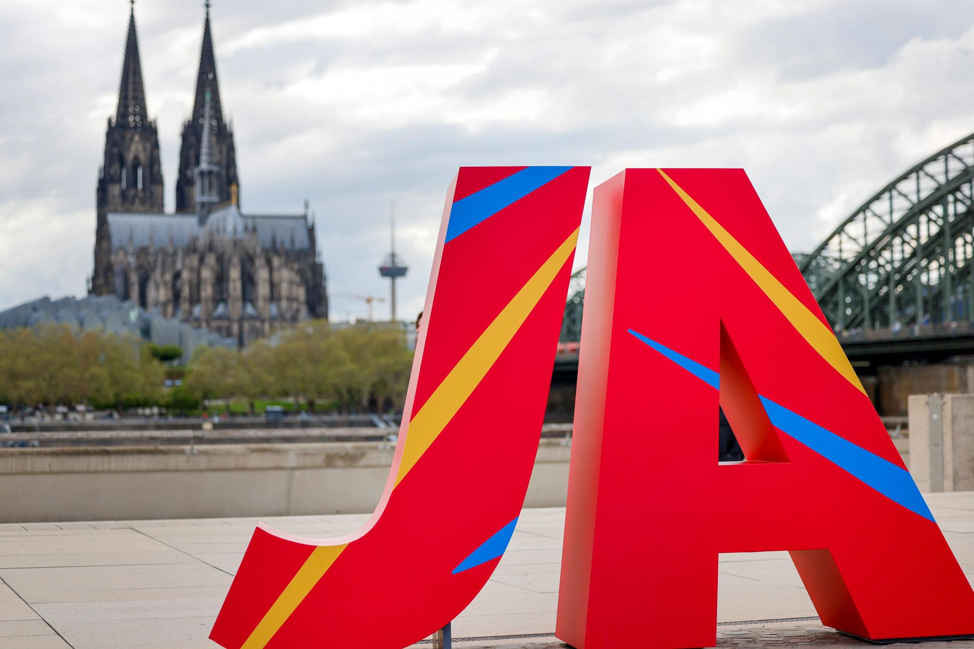 19.04.2026
Köln, NRW
Ratsbürgerentscheid Olympia KölnRheinRuhr
Überdimensionale JA - Buchstaben stehen auf dem Rheinboulevard.