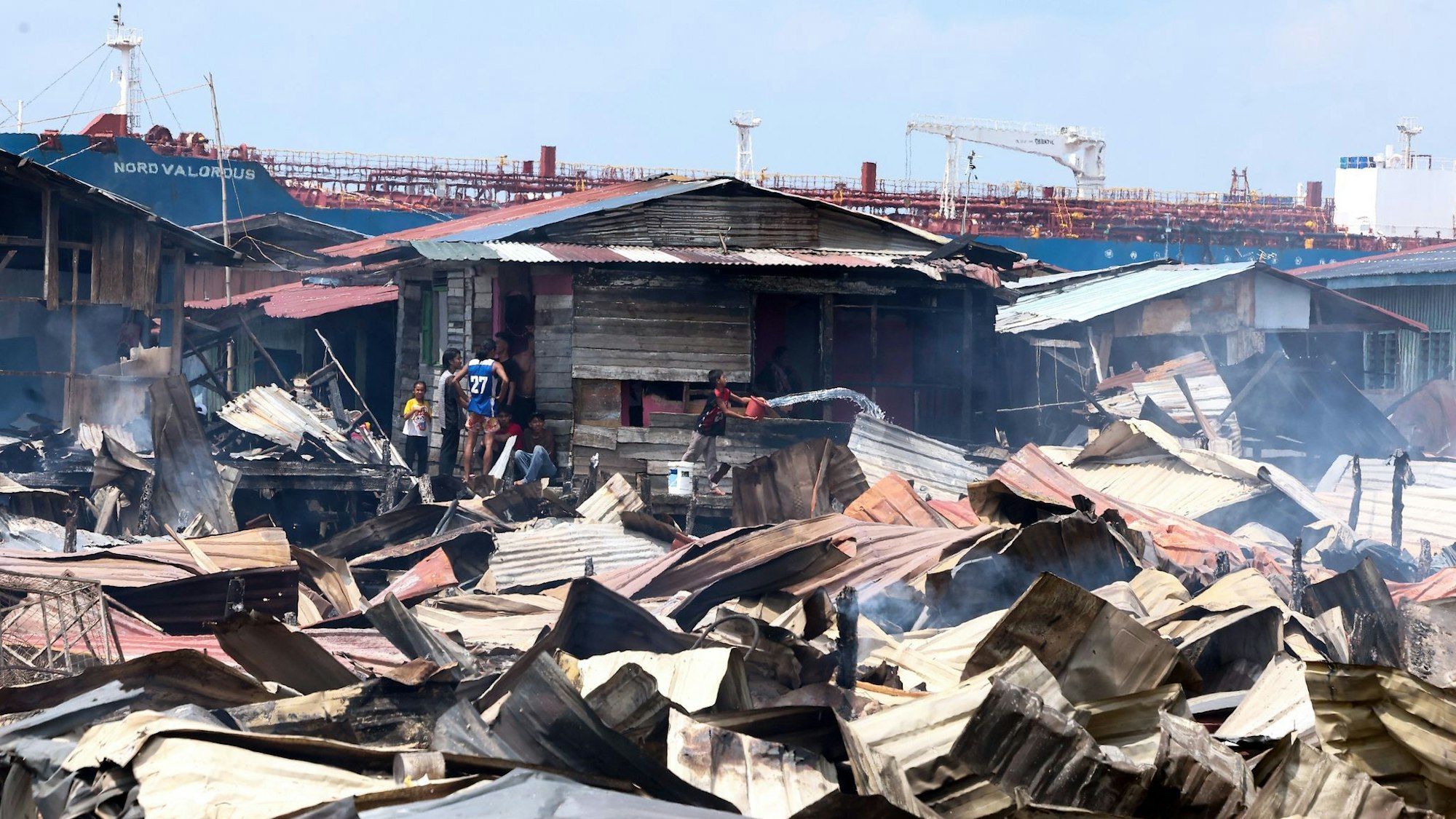 Brand in malaysischem Küstendorf