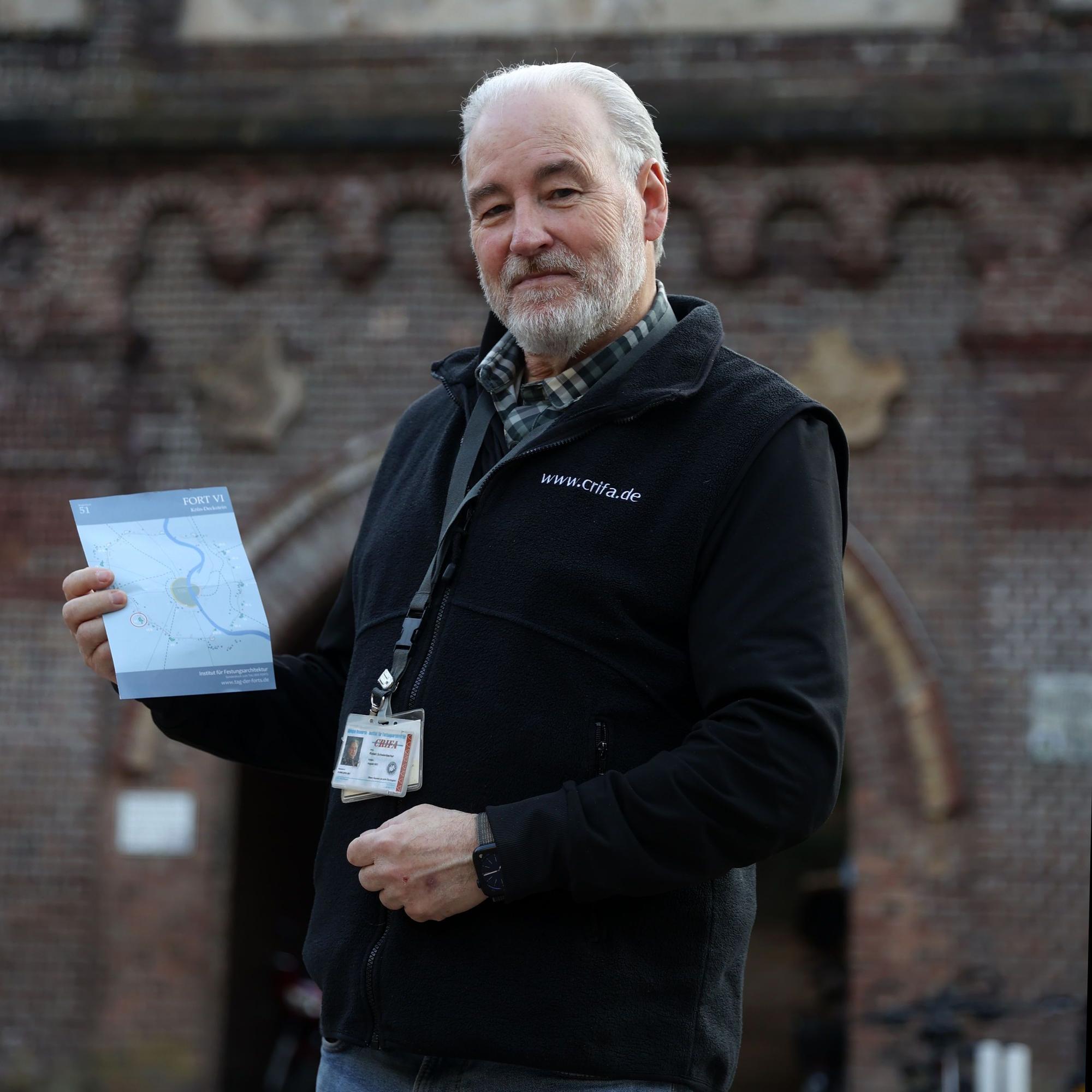14.04.2026: Köln: Führung durch das ehemalige preussische Fort VI Deckstein. Dozent Robert Schwienbacher. Foto: Martina Goyert