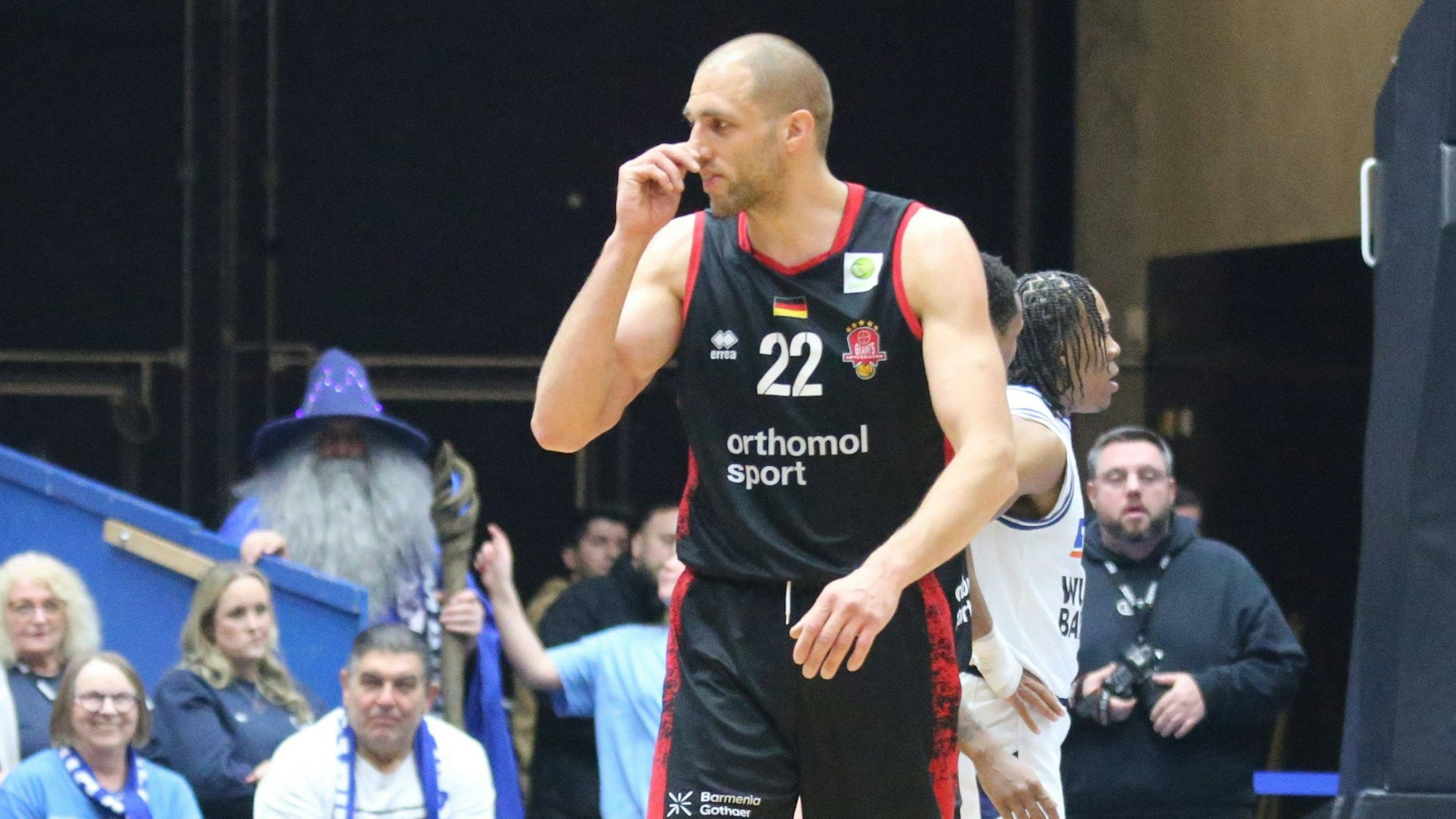 Basketball, Herren, 2.Basketball-Bundesliga, HAKRO Merlins Crailsheim - Bayer Giants Leverkusen 28.03.2026, 2.Basketball-Bundesliga, HAKRO Merlins Crailsheim - Bayer Giants Leverkusen v.l. Enttäuschter Dennis Heinzmann Leverkusen Ilshofen ARENA HOHENLOHE Baden-Württemberg Deutschland DEU *** Basketball, Men, 2 Basketball Bundesliga, HAKRO Merlins Crailsheim Bayer Giants Leverkusen 28 03 2026, 2 Basketball Bundesliga, HAKRO Merlins Crailsheim Bayer Giants Leverkusen v l Disappointed Dennis Heinzmann Leverkusen Ilshofen ARENA HOHENLOHE Baden Württemberg Germany DEU Copyright: xStevenxMohrx