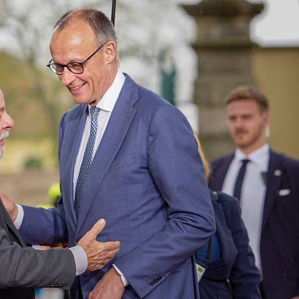 Bundeskanzler Friedrich Merz (r., CDU) begrüßt Brasiliens Präsident Lula da Silva zu den deutsch-brasilianischen Regierungskonsultationen auf Schloss Herrenhausen.