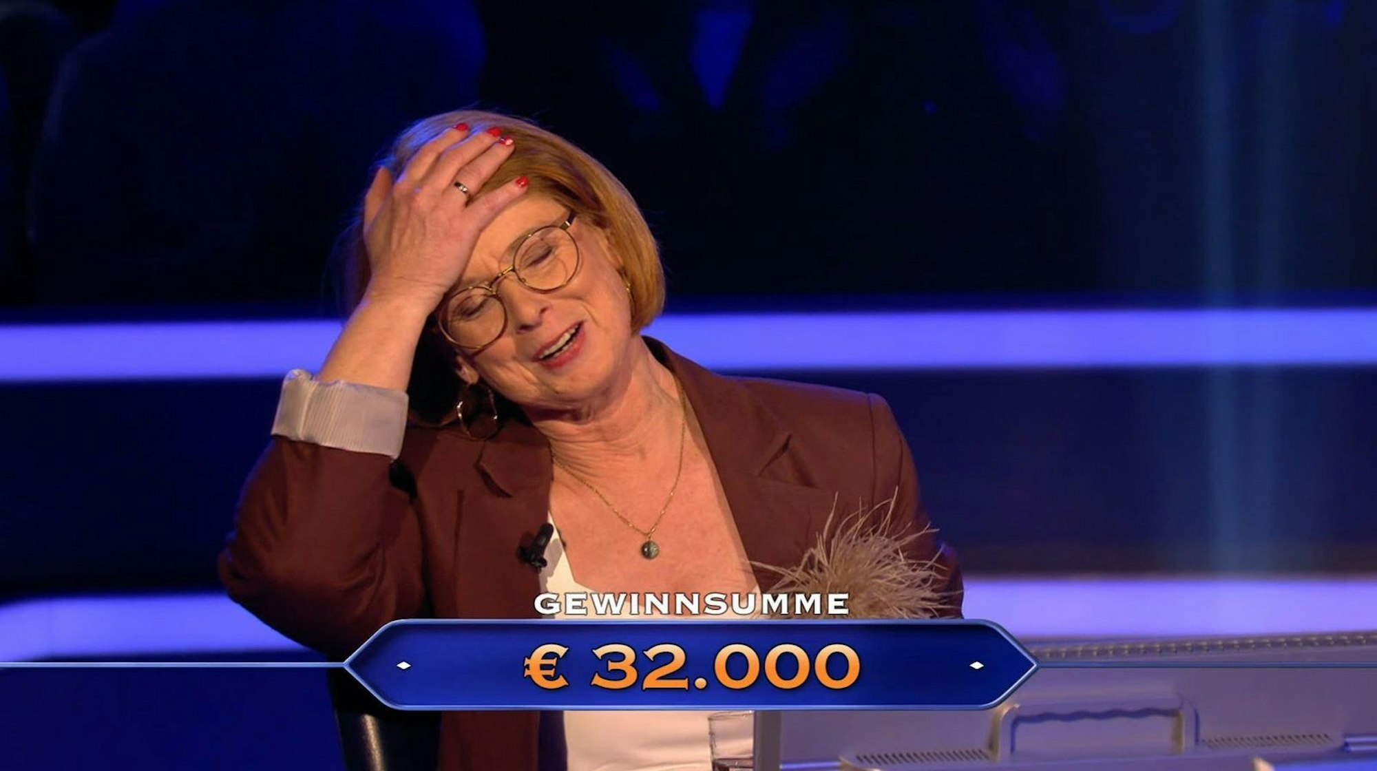 Astrid Ostrau erspielte sich nervös aber erfolgreich 32.000 Euro. (Bild: RTL)