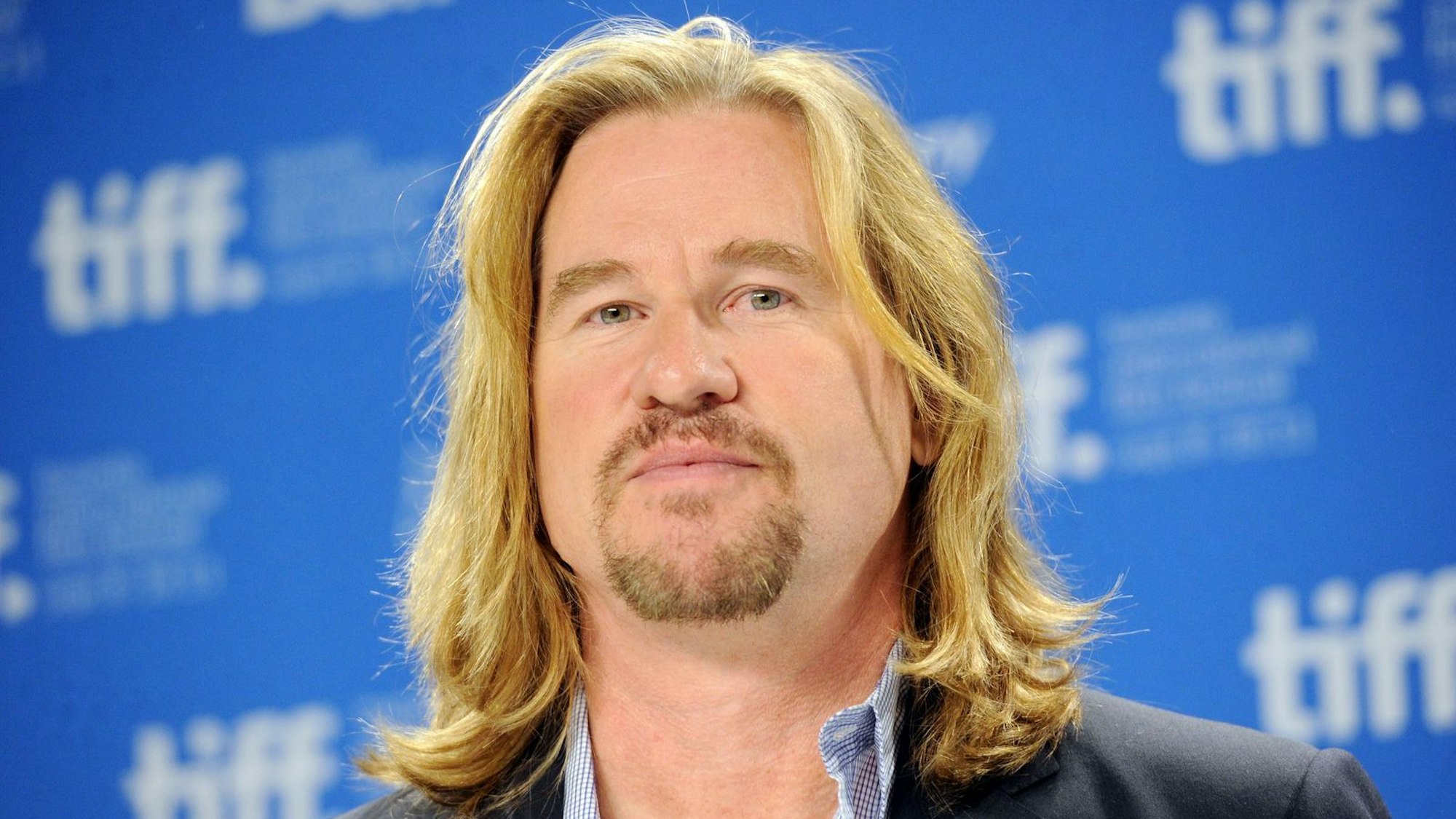 Der 2025 verstorbene Val Kilmer wird als KI-Version im Film „As Deep as the Grave“ zu sehen sein. (Bild: 2011 Getty Images/Jason Merritt)