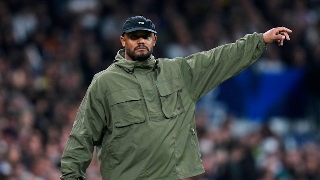 Vincent Kompany von Bayern München an der Seitenlinie.