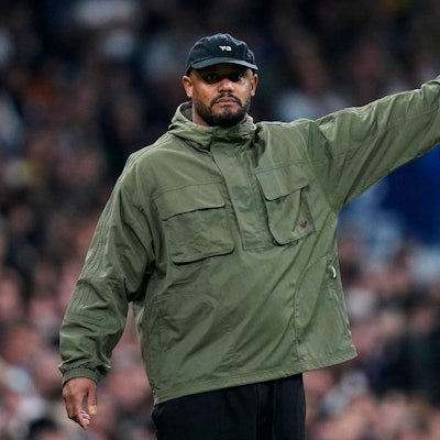 Vincent Kompany von Bayern München an der Seitenlinie.