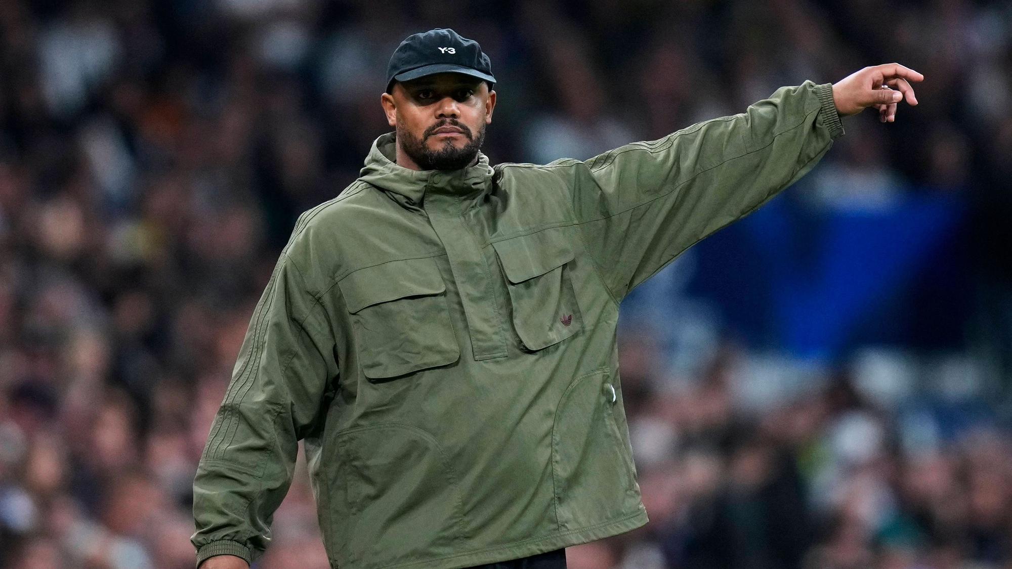 Vincent Kompany von Bayern München an der Seitenlinie.