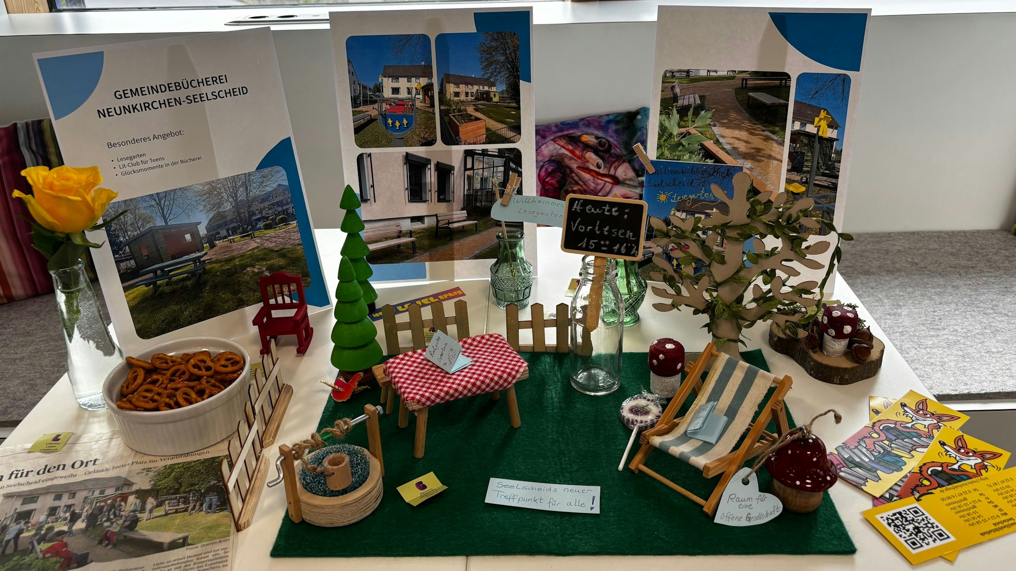 Blick auf den Stand der Bibliothek.