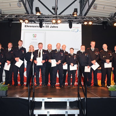Gruppenfoto bei der Jahresdienstbesprechung der Feuerwehr.