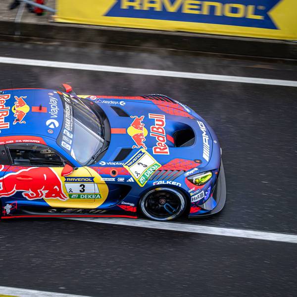 Max Verstappen raste mit einem Mercedes-AMG über den Nürburgring in der Eifel.